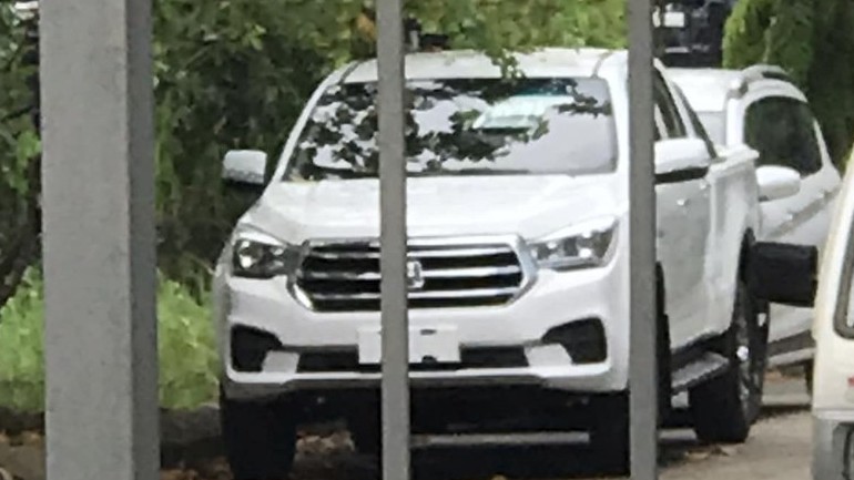 Bán tải Trung Quốc vừa đi đăng kiểm có nhiều điểm giống một mẫu xe đang bán ở Việt Nam