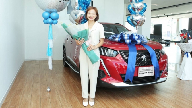 Thaco Auto hoàn tất thủ tục trao tặng Peugeot 2008 cho Nguyễn Thị Oanh