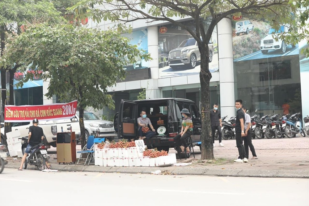 Chủ showroom siêu xe tại Hà Nội mang Mercedes-AMG G63 10 tỷ đồng ra bán vải thiều