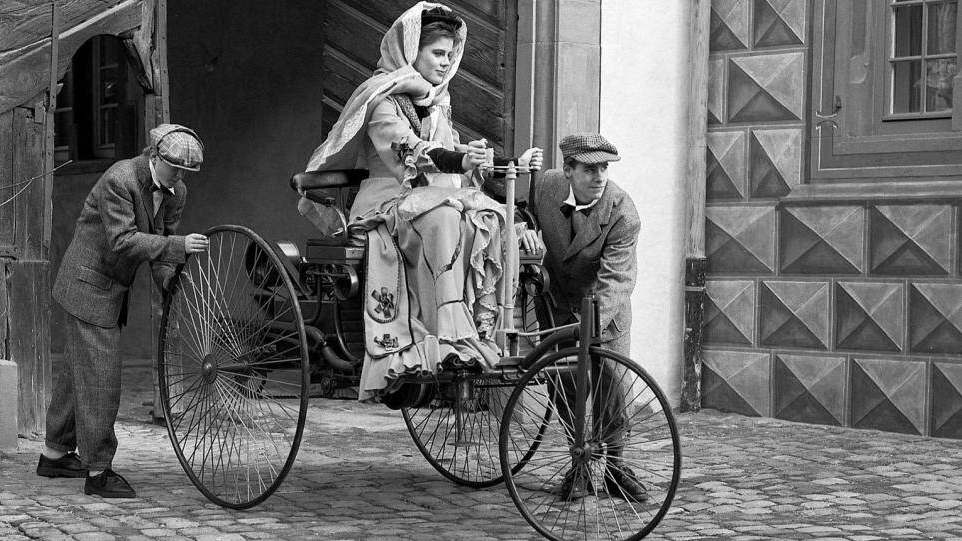 Trắc nghiệm: Kiến thức về những chiếc xe ô tô đầu tiên trên thế giới