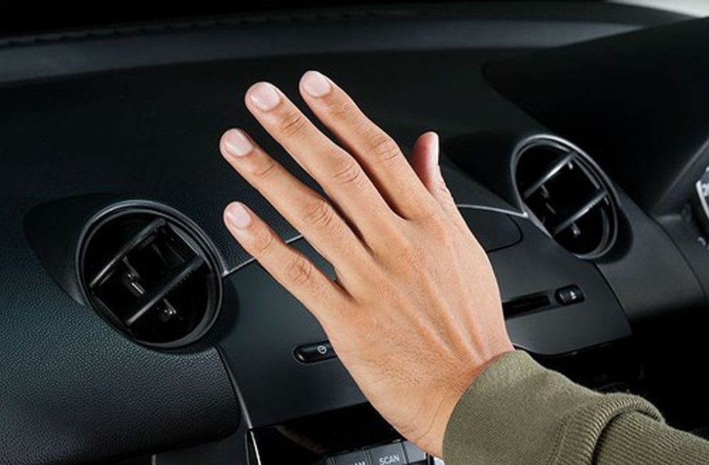 Tránh sốc nhiệt khi ở trong xe ô tô mùa nóng