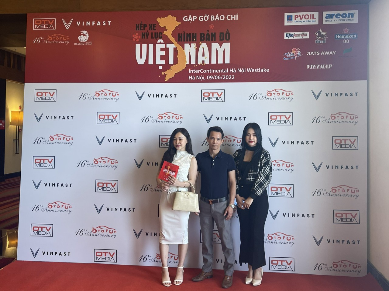 Nước hoa ô tô cao cấp Areon đồng hành cùng sự kiện Xếp xe kỷ lục hình bản đồ Việt Nam