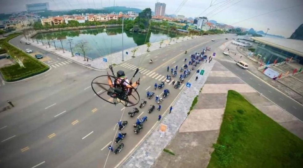Điều gì đặc biệt trong lễ chào cờ đầy cảm xúc từ các thành viên tham gia xếp xe? Điều gì đặc biệt trong lễ chào cờ đầy cảm xúc từ các thành viên tham gia xếp xe?