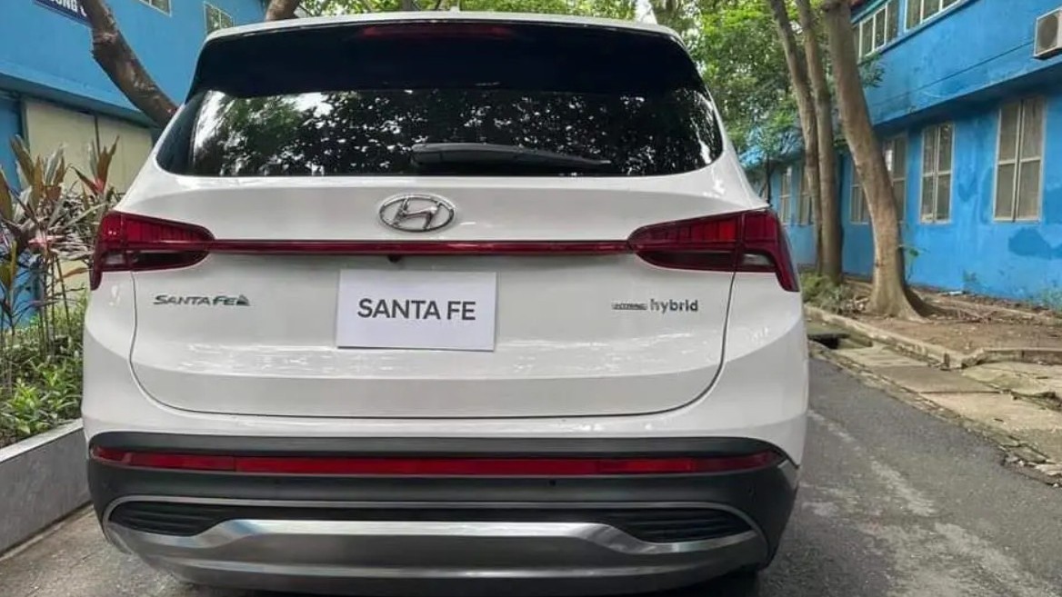 Hyundai Santa Fe hybrid tiếp tục lộ ảnh tại Việt Nam