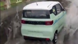 Wuling Hongguang Mini EV thực hiện bài thử nghiệm lội nước trước khi ra mắt