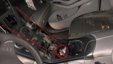 tranh cai xung quanh vu mercedes benz glc 300 dot nhien boc chay khi dang dung