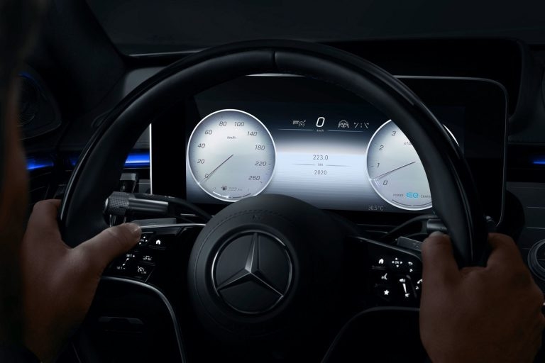 mercedes benz se ra mat mau xe dau tien co tui khi cho hang ghe sau