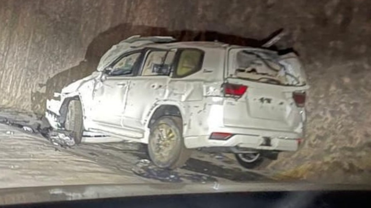 Chưa kịp đến tay khách hàng, Toyota Land Cruiser 2022 mới đã biến thành đống sắt vụn