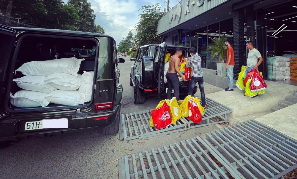 Bộ đôi Mercedes-AMG G63 vận chuyển lương thực hỗ trợ Sài Gòn mùa dịch Covid-19