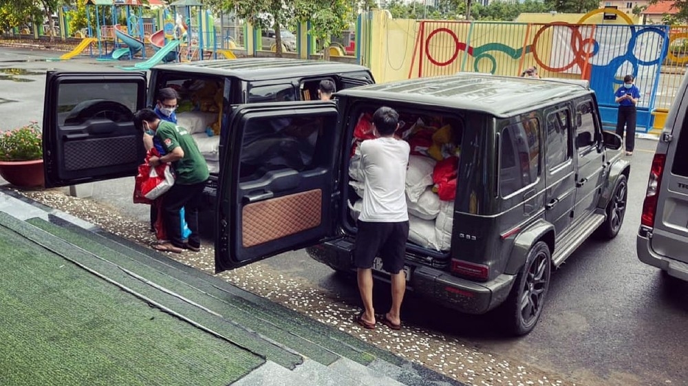 Bộ đôi Mercedes-AMG G63 vận chuyển lương thực hỗ trợ Sài Gòn mùa dịch Covid-19