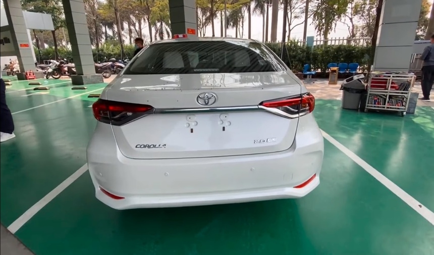 Cận cảnh Toyota Corolla Altis 2021 đầu tiên xuất hiện tại Việt Nam