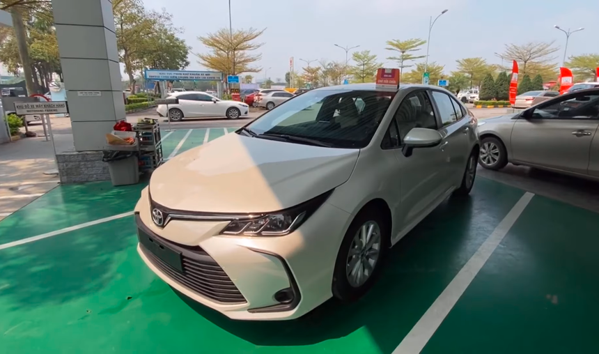 Cận cảnh Toyota Corolla Altis 2021 đầu tiên xuất hiện tại Việt Nam