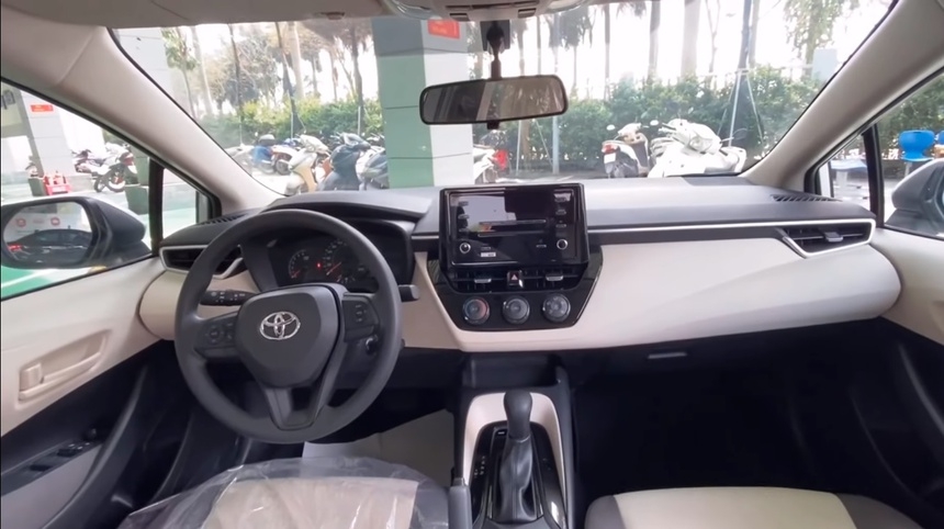 Cận cảnh Toyota Corolla Altis 2021 đầu tiên xuất hiện tại Việt Nam