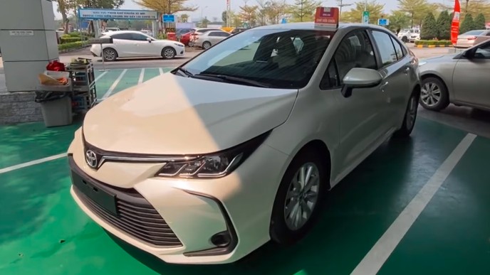 Cận cảnh Toyota Corolla Altis 2021 đầu tiên xuất hiện tại Việt Nam