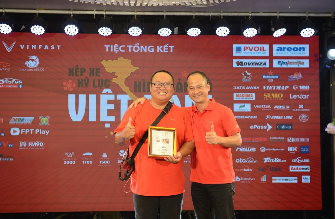 Những hình ảnh đáng nhớ trong tiệc tổng kết sự kiện Xếp xe kỷ lục hình bản đồ Việt Nam