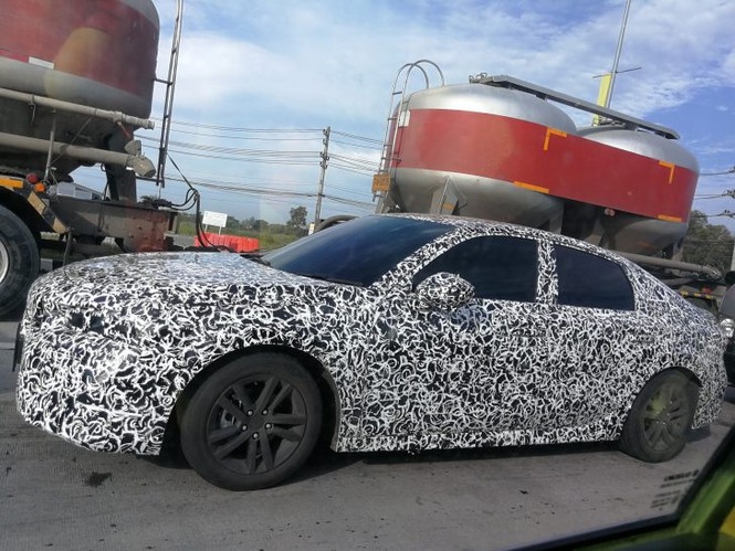 lo anh chay thu honda civic the he moi