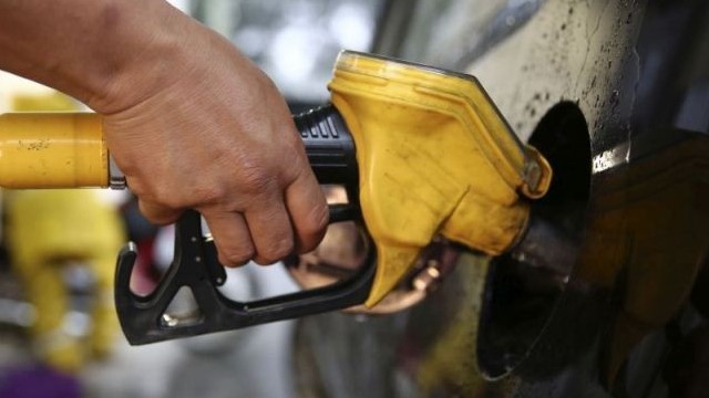Ấn Độ: giá xăng tăng, dân ồ ạt chuyển sang ô tô chạy bằng khí nén tự nhiên