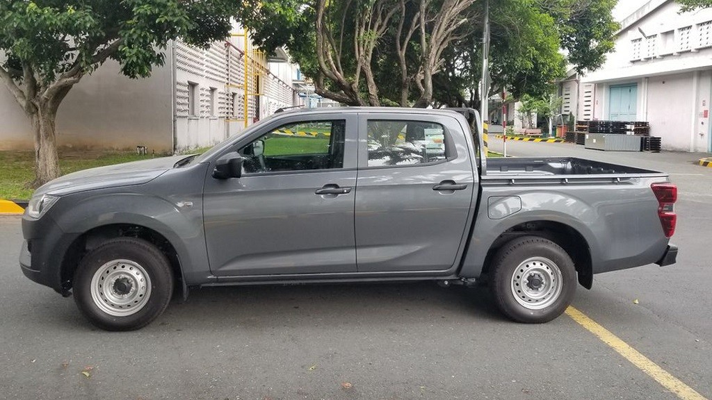 Isuzu D-Max thêm bản cabin đôi giá rẻ, chỉ 499 triệu đồng