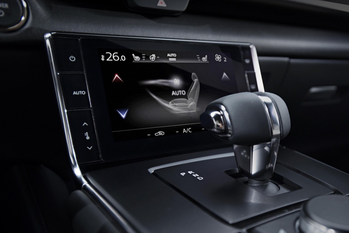 Chiêm ngưỡng MX-30 - mẫu xe điện đầu tiên Mazda sản xuất