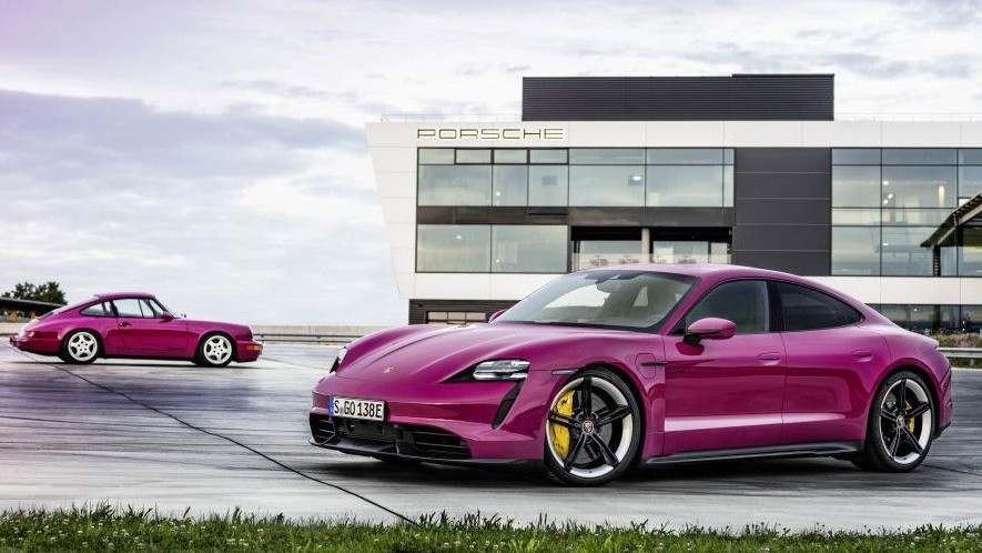 Porsche Taycan 2022 mới ra mắt lần đầu tiên được trang bị tính năng hỗ trợ đỗ xe tự động