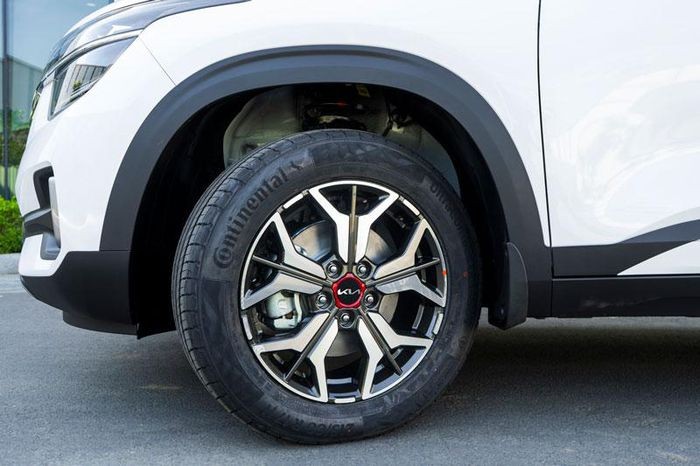 Kia Seltos 2021 bản nâng cấp vừa ra mắt Việt Nam có giá từ 615 triệu đồng