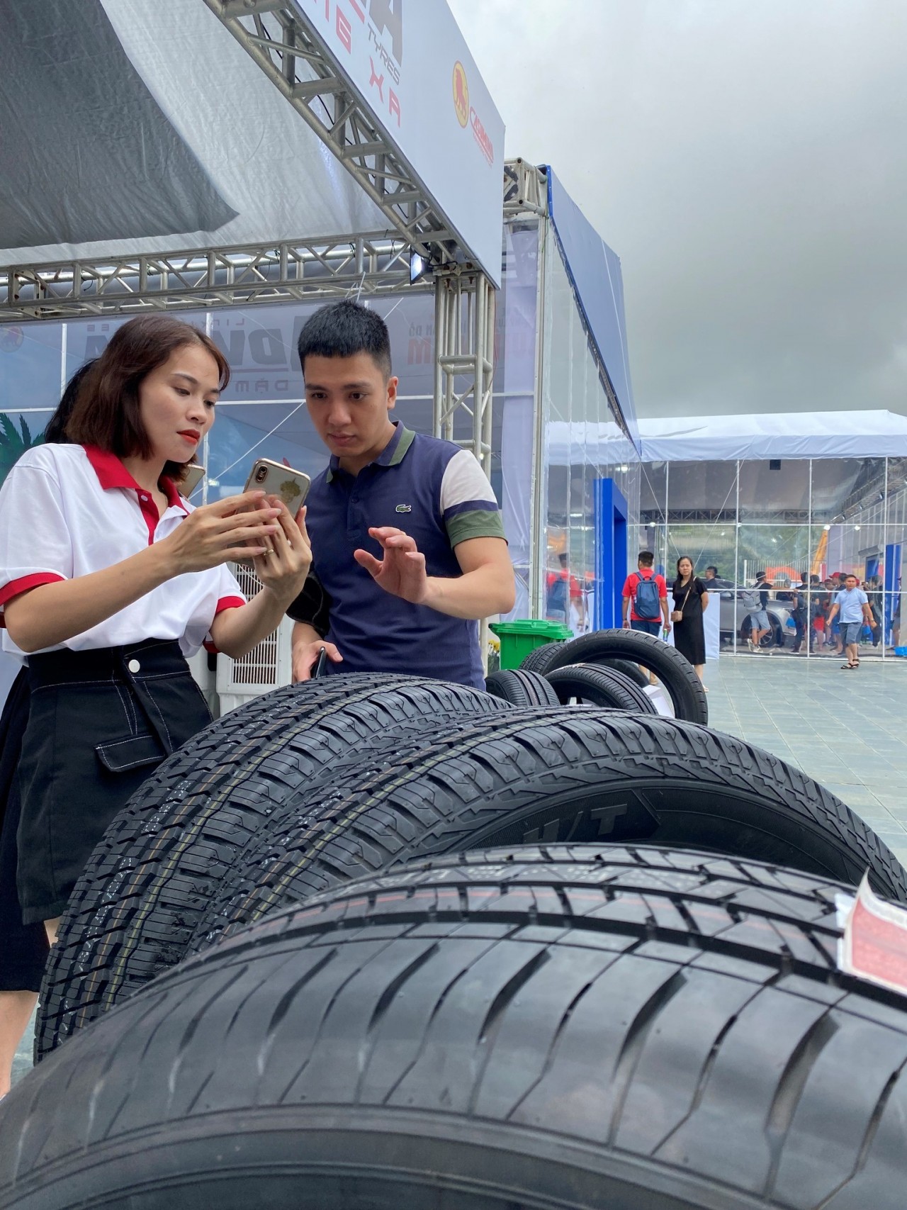 Lốp Advenza thu hút khách tham quan tại sự kiện Xếp xe kỷ lục hình bản đồ Việt Nam