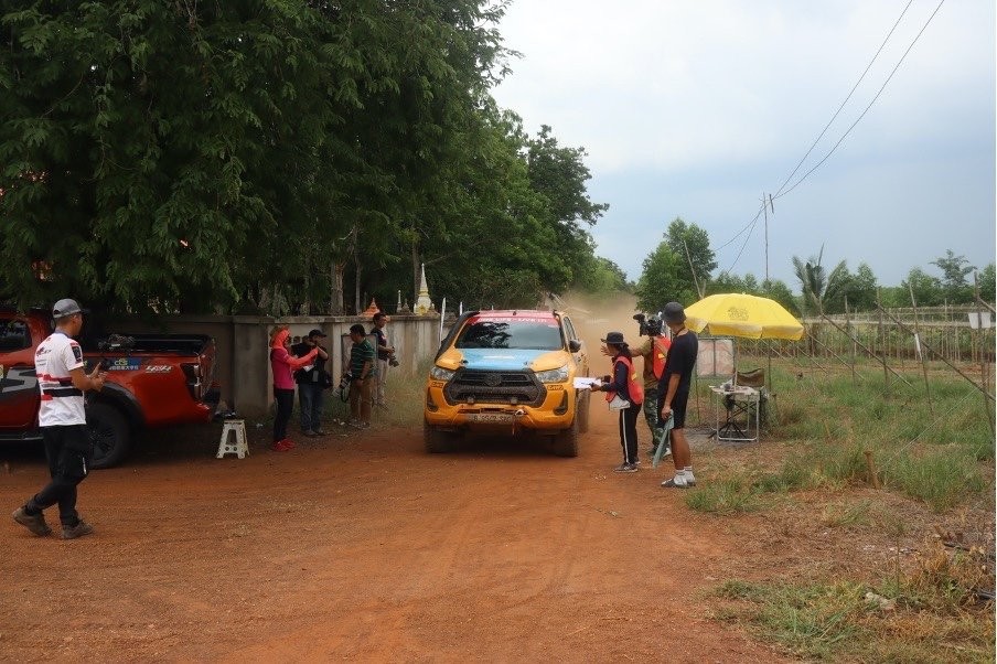 Đội đua Việt Nam hoàn thành chặng 1 AXCR 2023 khá tốt dù xe bị gãy nhíp