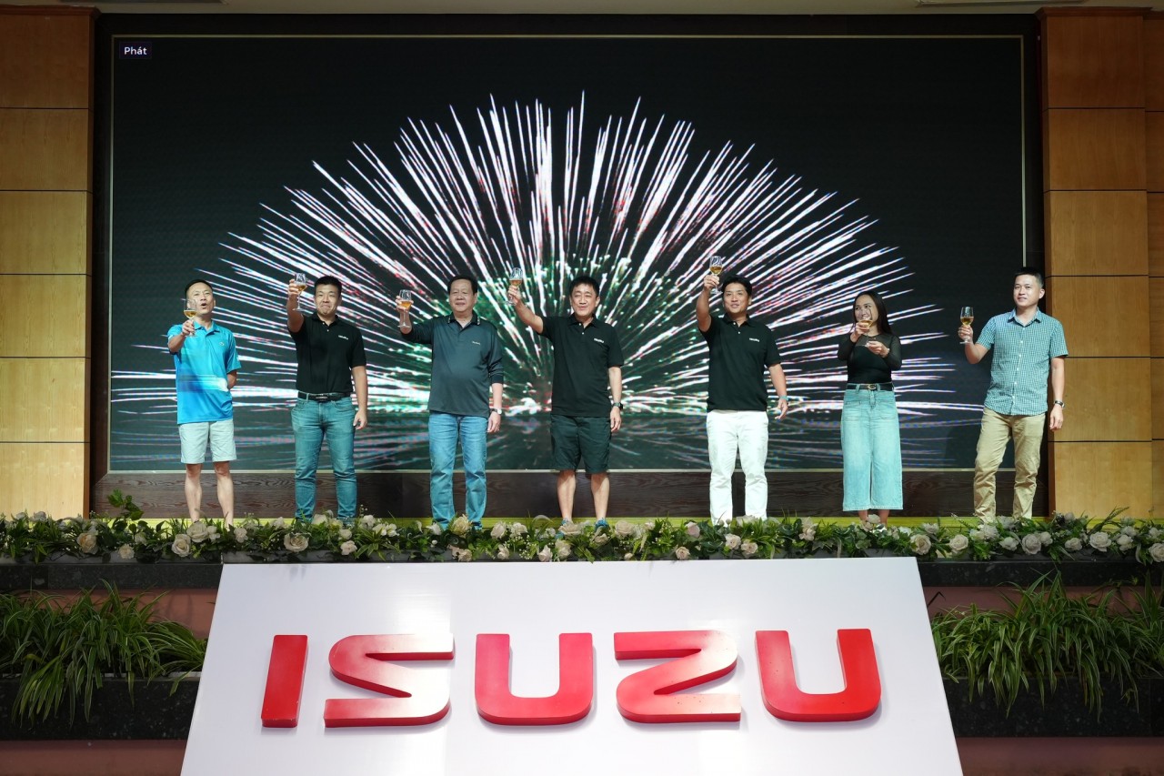 Dấu ấn Isuzu Caravan 2023 Dấu ấn Isuzu Caravan 2023