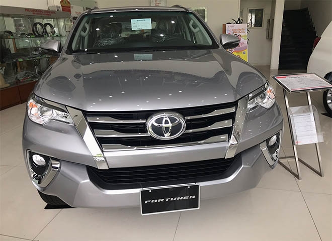 Toyota Fortuner giảm giá đẩy hàng, dọn chỗ đón bản nâng cấp mới toyota fortuner giam gia day hang don cho don ban nang cap moi
