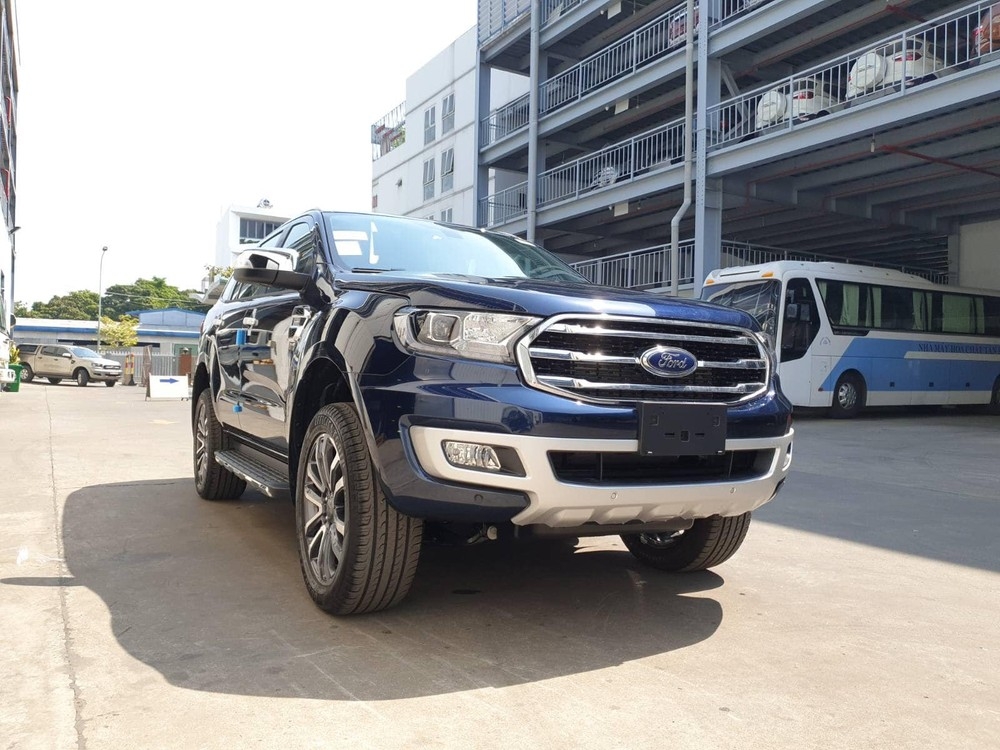 ford everest giam gia manh trong thang 9