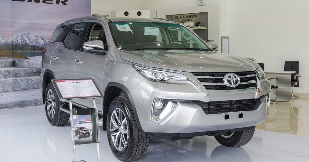 trieu hoi xe tien ty toyota land cruiser alphard fortuner tai viet nam