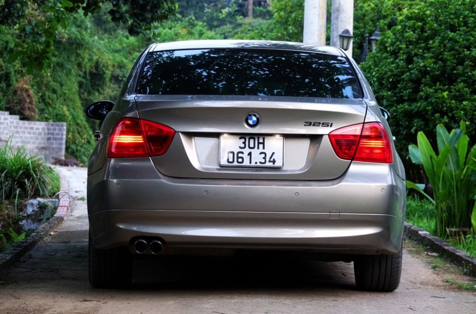 BMW E90 325i đời 2008 - cảm nhận sau 2 tháng cầm lái