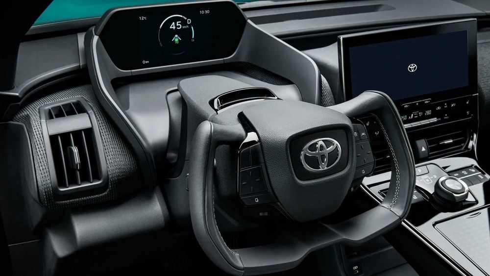 Toyota ra mắt xe điện BZ4X