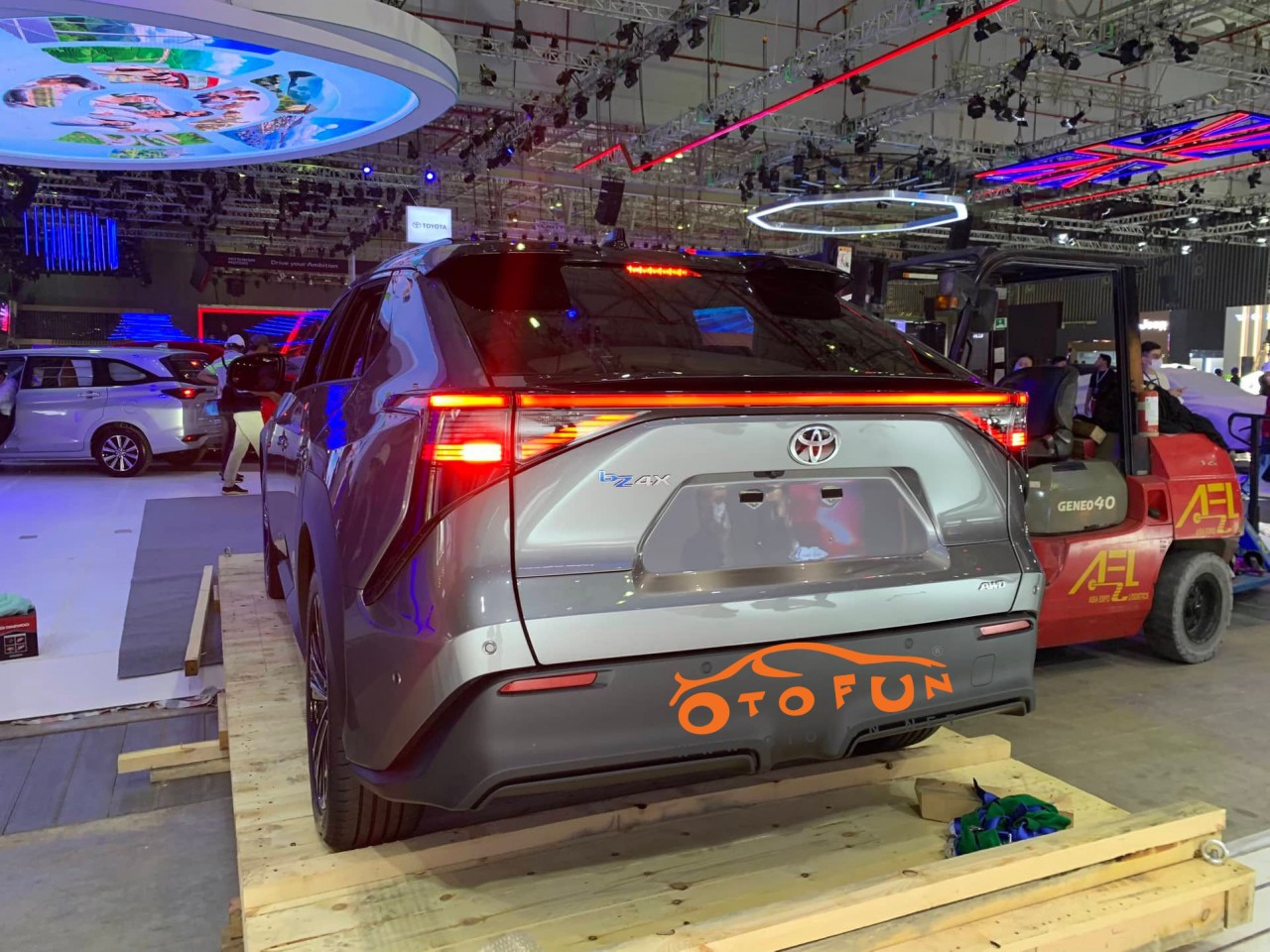 Mẫu xe điện Toyota bZ4X lộ diện trước thềm Triển lãm ô tô Việt Nam 2022