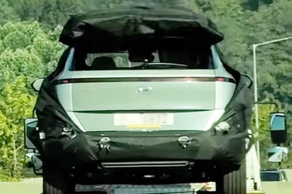 Hyundai Kona 2023 lộ thiết kế đuôi xe gây liên tưởng đến Hyundai Staria Hyundai Kona 2023 lộ thiết kế đuôi xe gây liên tưởng đến Hyundai Staria