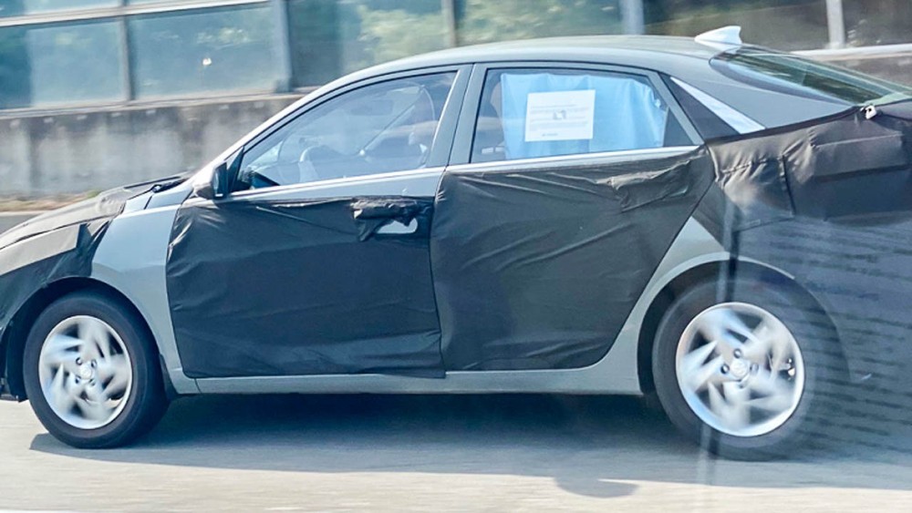Hyundai Accent 2022 lộ ảnh chạy thử trên đường phố