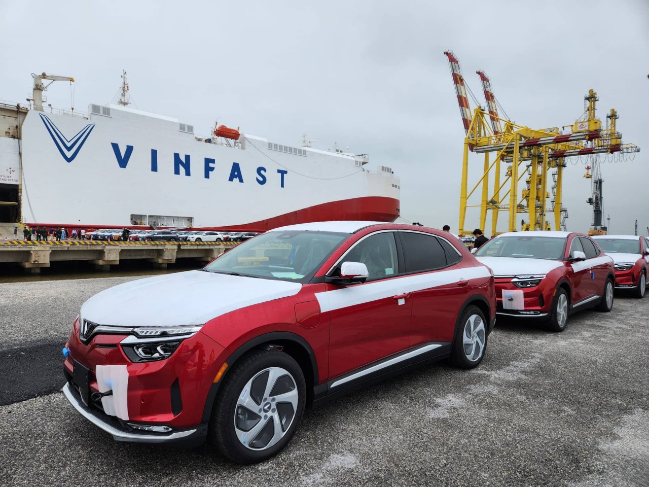999 chiếc ô tô điện VinFast VF 8 chính thức lên đường sang Mỹ