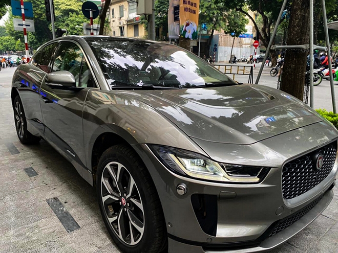 Xe điện Jaguar I-Pace đầu tiên xuất hiện trên đường phố Việt Nam