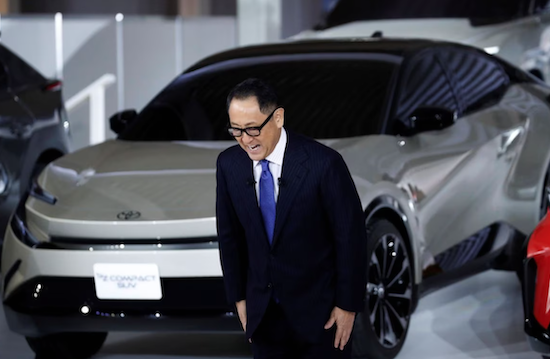 CEO Toyota từ chức vì ô tô điện.