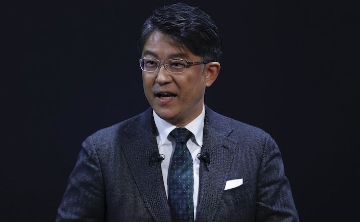 CEO Toyota từ chức vì ô tô điện.