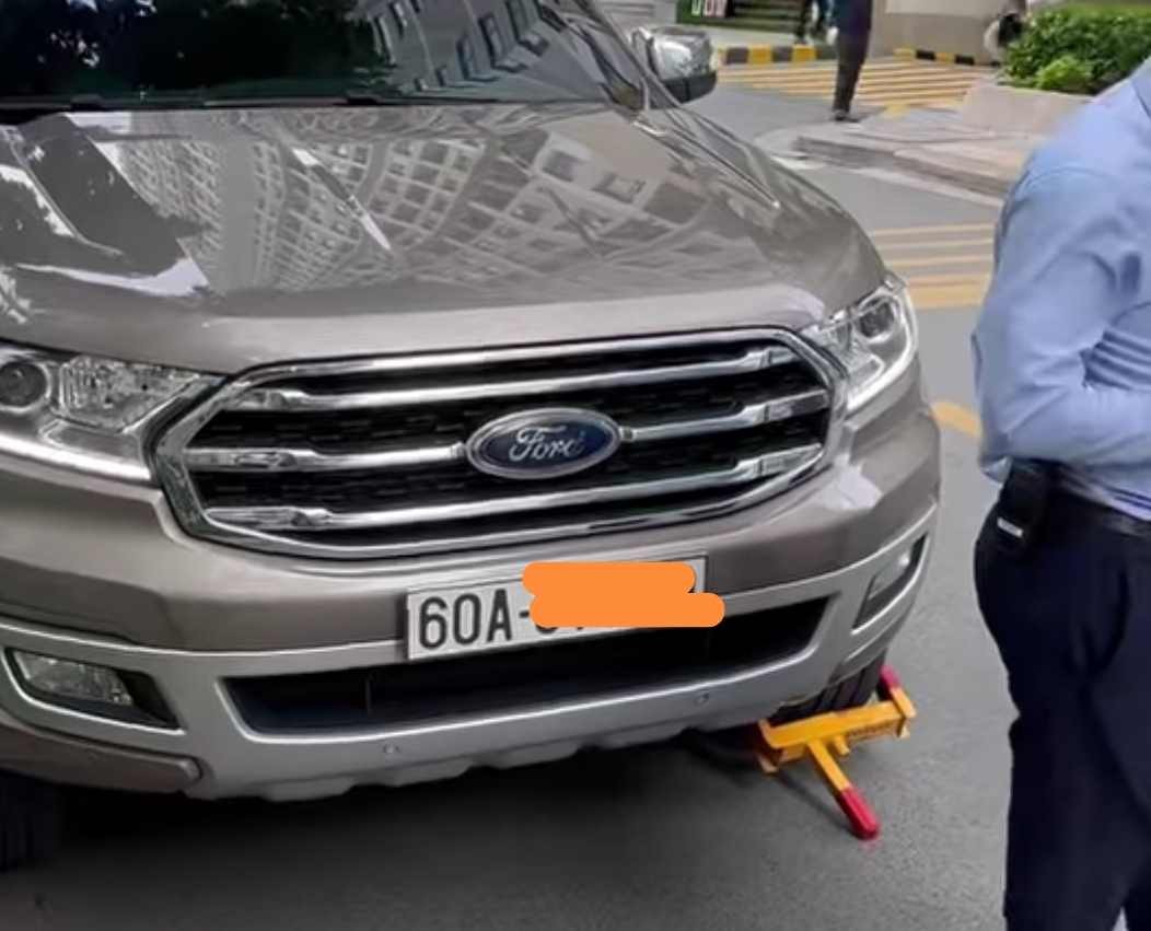 Chủ xe Ford Everest kiện Masteri Thảo Điền