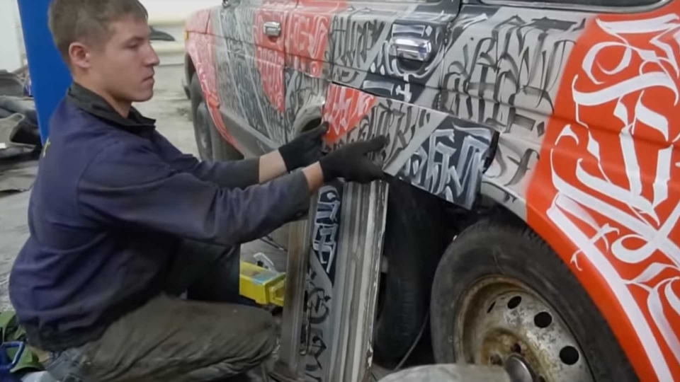 chiem nguong suv lada niva do thanh 6 banh cuc chat cua dan choi nga