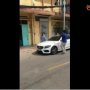 Cụ bà dùng búa đập Mercedes-Benz, gây thiệt hại gần 250 triệu đồng