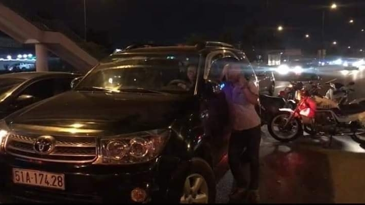 Nữ tài xế say xỉn lái Toyota Fortuner gây tai nạn rồi bỏ chạy