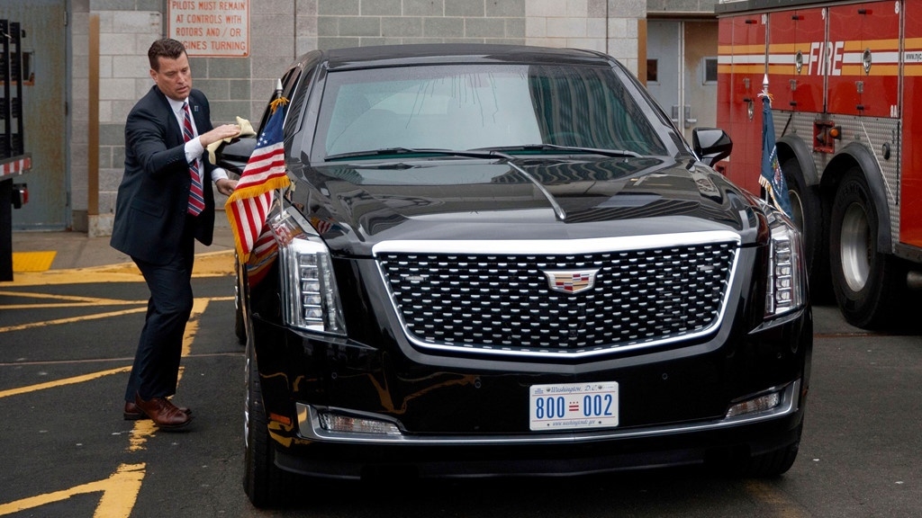 Liệu Joe Biden có tiếp tục đi trên chiếc Limousine bọc thép Donald Trump để lại?