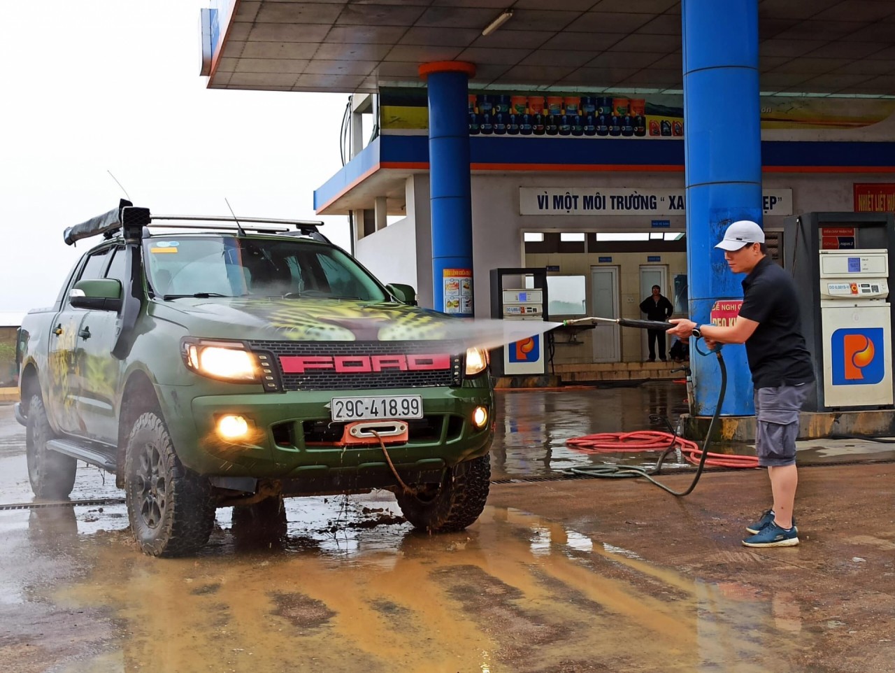 Tiêu tiền như người... đi ô tô