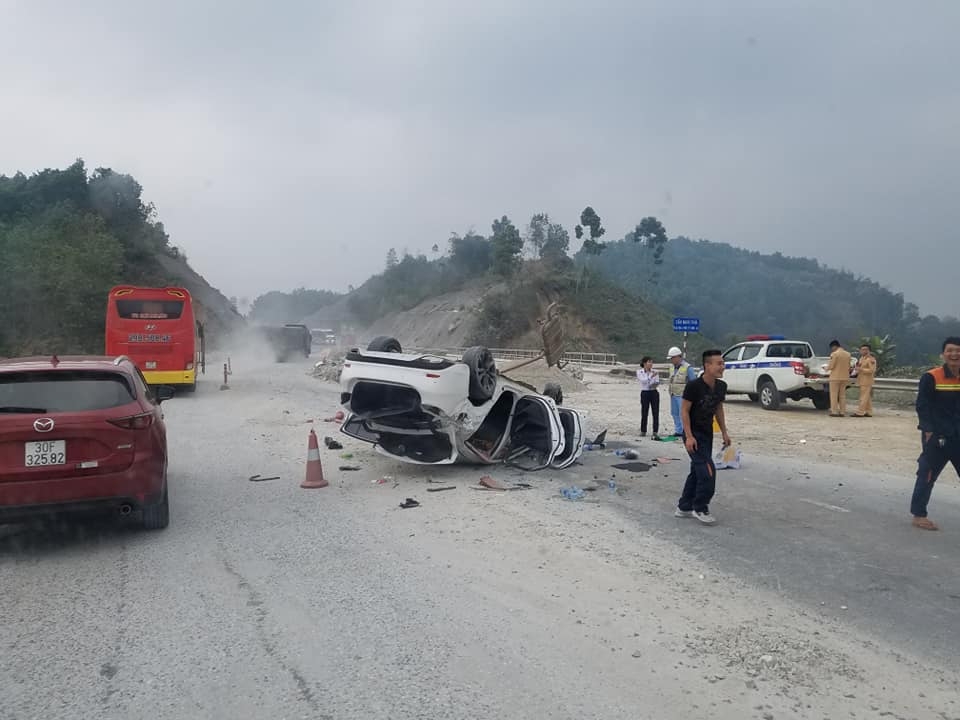 het tet mazda6 lat ngua tren duong ve ha noi