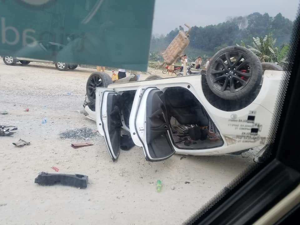 het tet mazda6 lat ngua tren duong ve ha noi