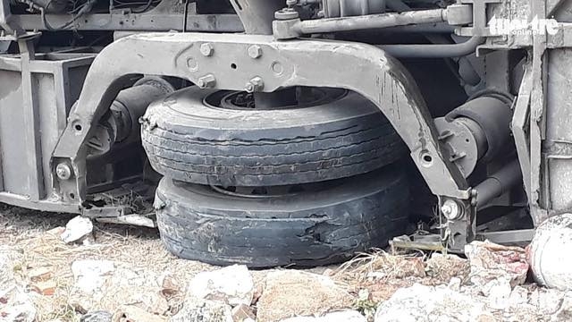 Xe khách lao thẳng vào nhà dân ở Nha Trang, 38 người nhập viện xe khach lao vao nha dan o nha trang 38 nguoi nhap vien