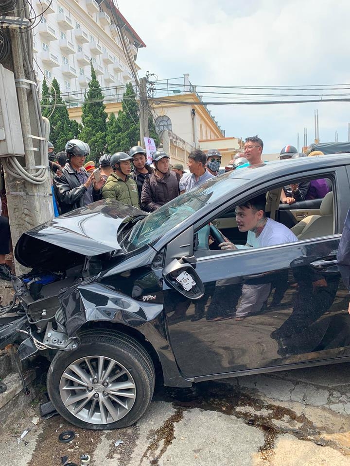 thanh nien nghi ngao da quay tung bung sau khi ha guc 1 o to va 10 xe may